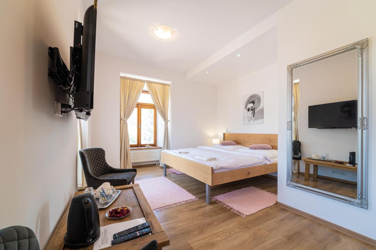 Plesivec Bed & Breakfast Hugo מראה חיצוני תמונה