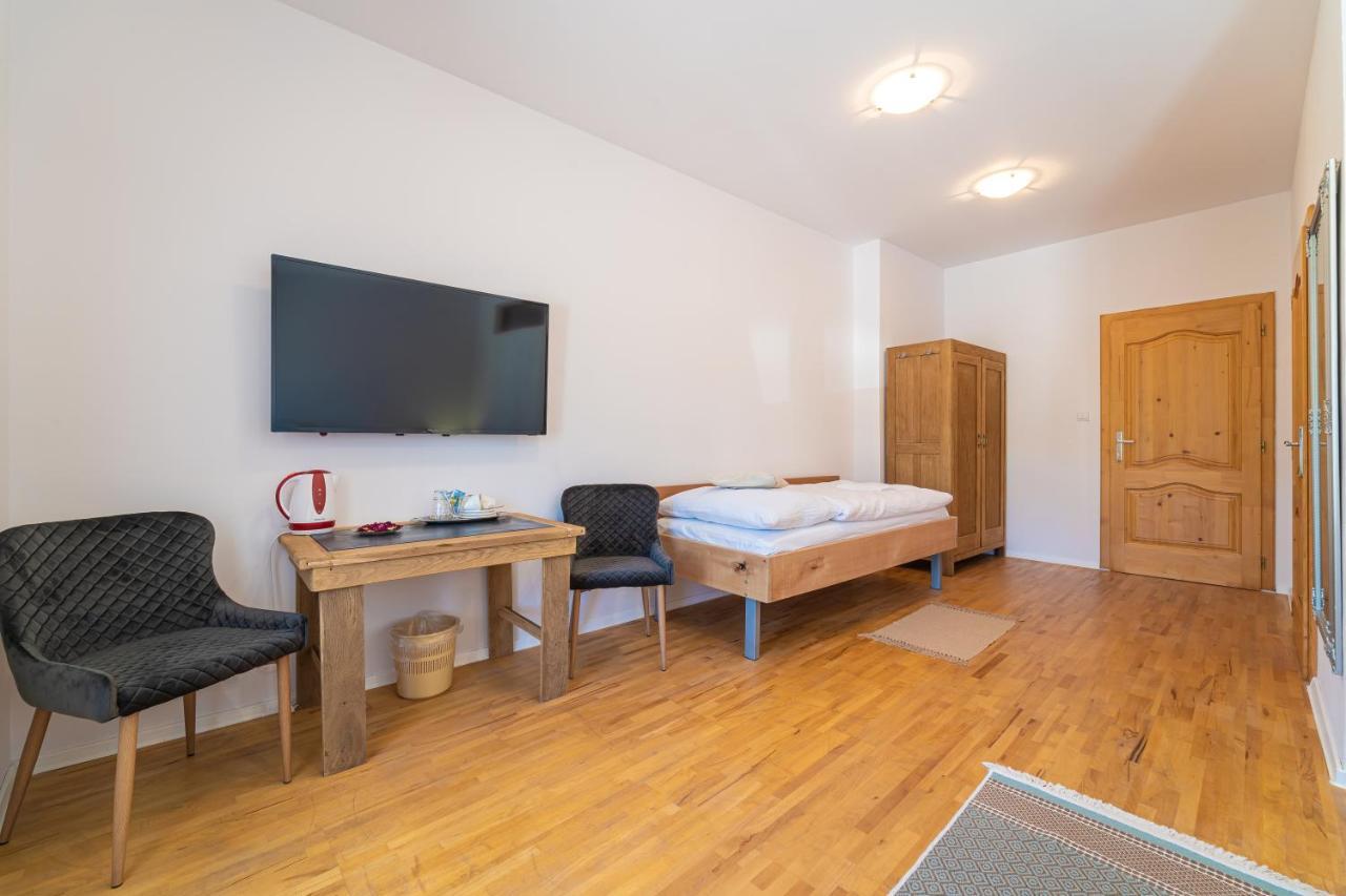 Plesivec Bed & Breakfast Hugo מראה חיצוני תמונה